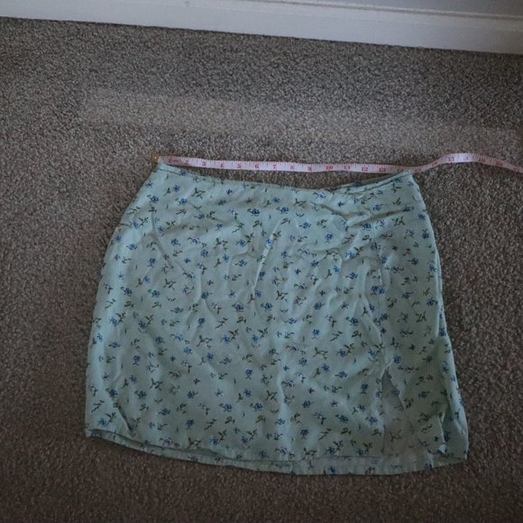 Motel MINI SKIRT IN PRETTY PETAL GREEN - Picture 6 of 7